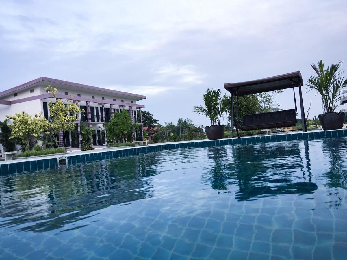 Menam Resort Накхонпатхом Экстерьер фото